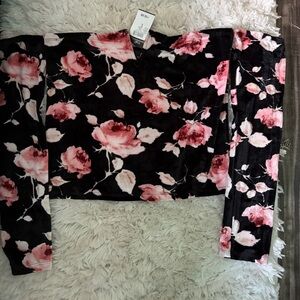 NWT rue21 Floral Velvet Cropped Blouse Long Sleeve V-Neck Black Pink White L